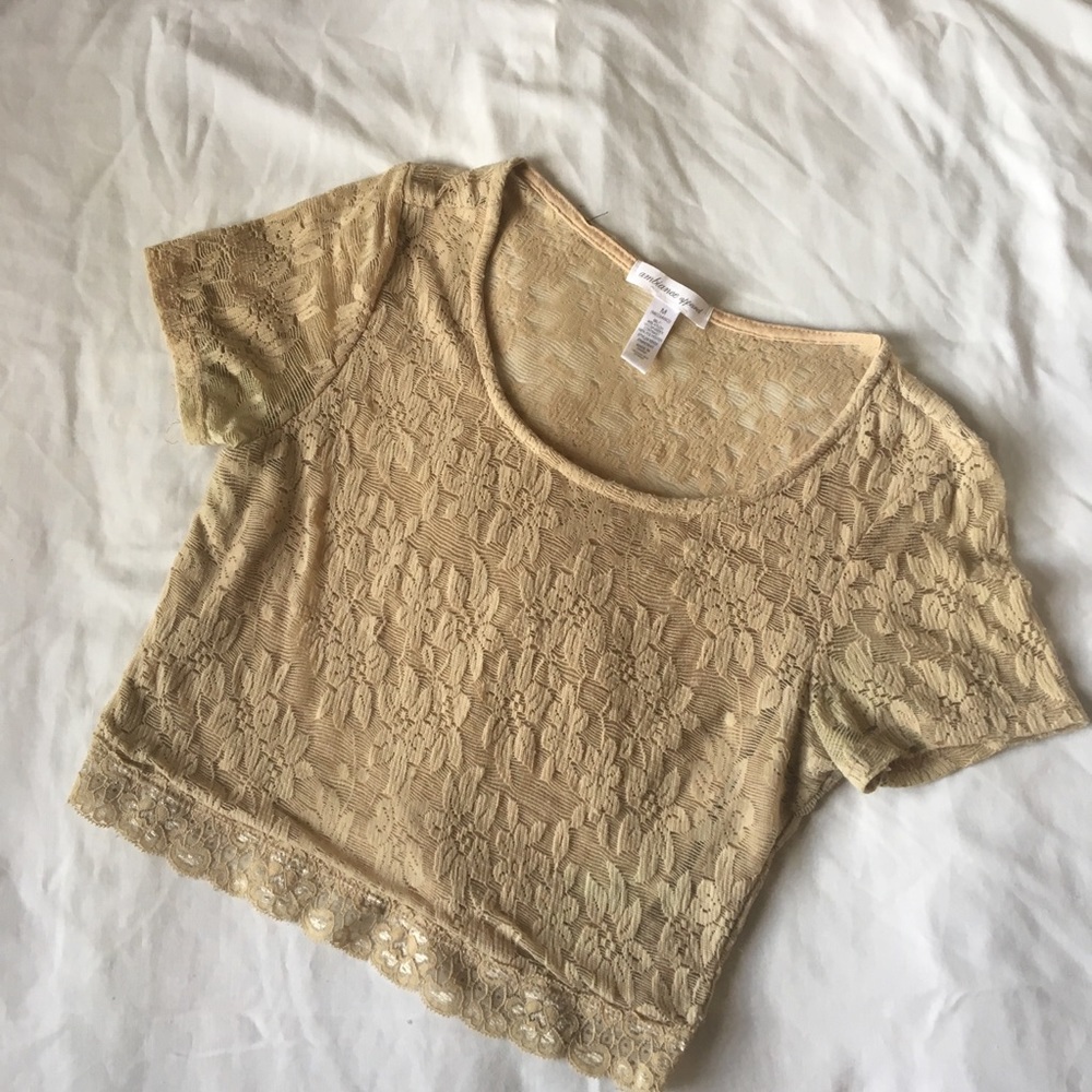 ✨Cute Tan Floral Lacey Crop Top✨